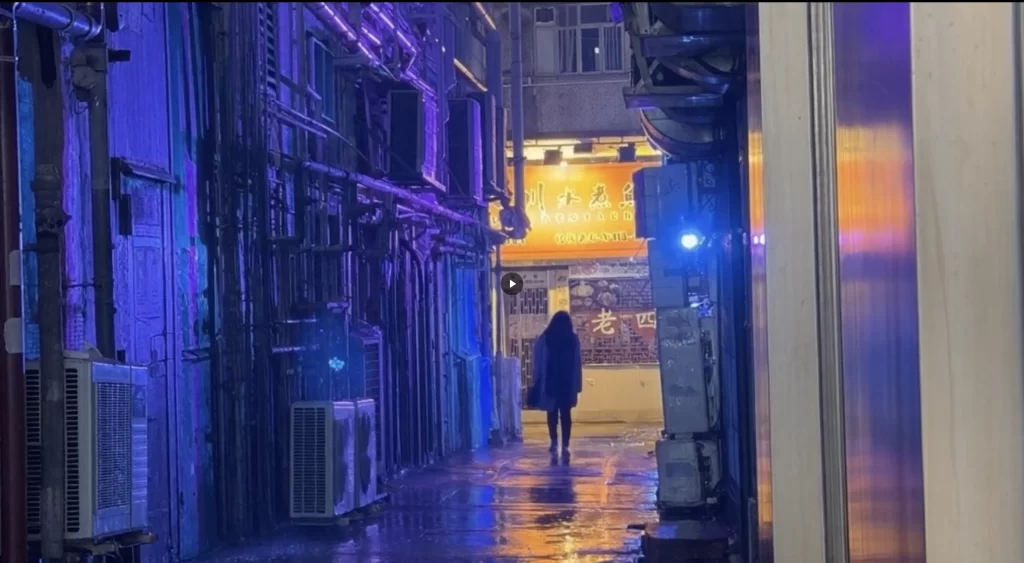 FLUX 3: qué es y cómo generar vídeo a partir de dos imágenes 6 hong kong callejon 002